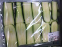 zucchine tagliate pronte per essere arrostire